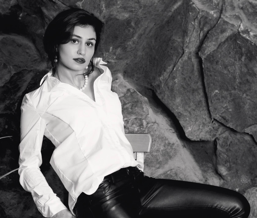 Оленька привлекальеная девушка из Макеевки цена от 3500 руб