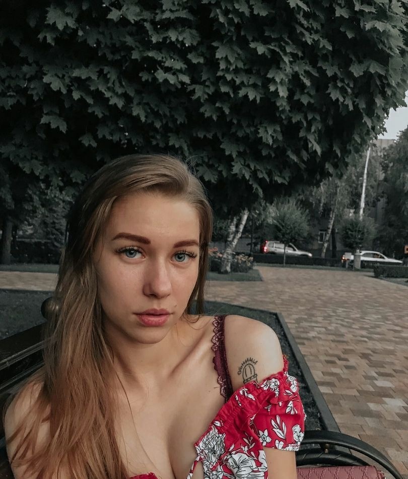 Алиса привлекальеная девушка из Макеевки цена от 3000 руб