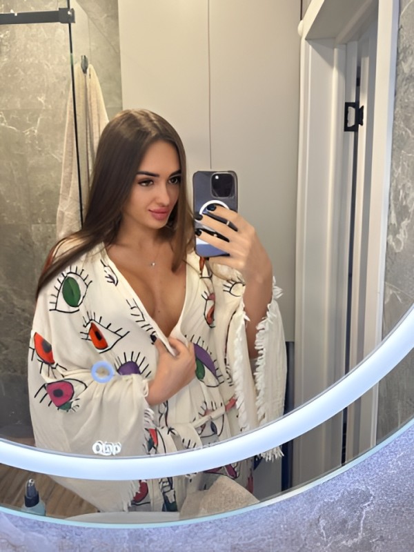 Людмила привлекательная девушка из Макеевки цена от 2500 руб