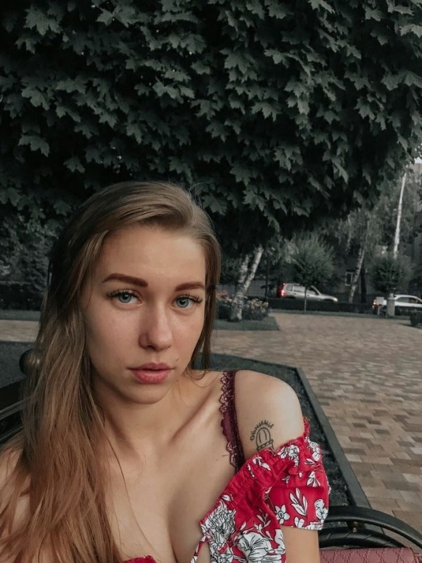 Алиса привлекательная девушка из Макеевки цена от 3000 руб