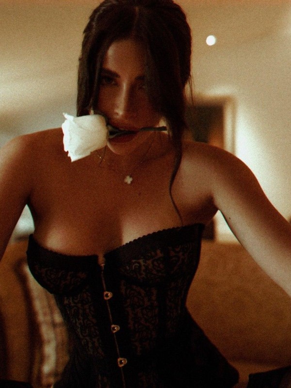 Ольга привлекательная девушка из Макеевки цена от 6000 руб