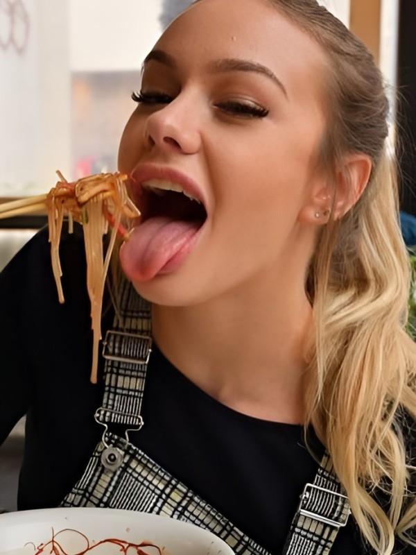 Саша привлекательная девушка из Макеевки цена от 2600 руб